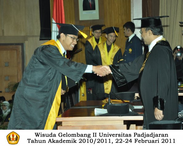 wisuda-fakultas-ekonomi-s2-profesi-s1-d3-oleh-rektor-399