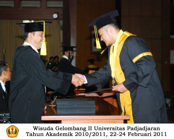 wisuda-fikom-s1-oleh-dekan-025