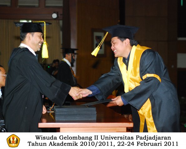 wisuda-fikom-s1-oleh-dekan-029