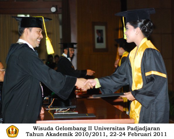 wisuda-fikom-s1-oleh-dekan-049