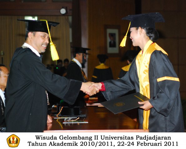 wisuda-fikom-s1-oleh-dekan-051