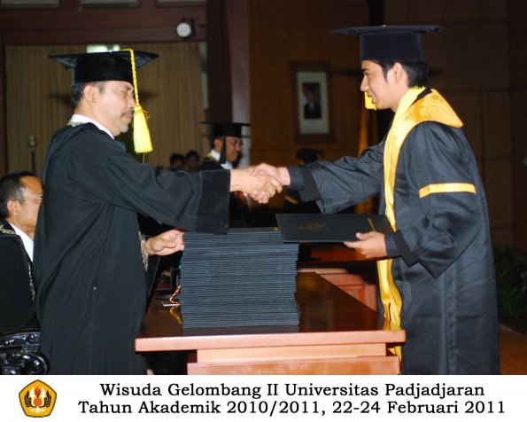 wisuda-fikom-s1-oleh-dekan-053