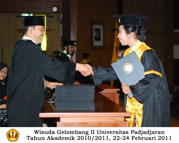 wisuda-fikom-s1-oleh-dekan-062