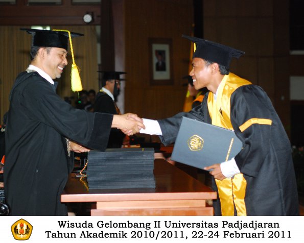 wisuda-fikom-s1-oleh-dekan-067