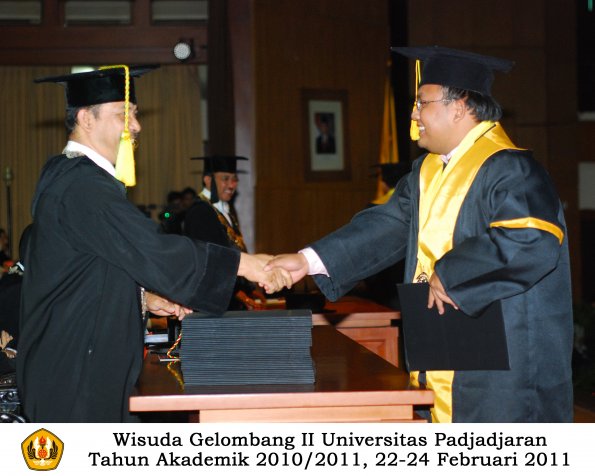 wisuda-fikom-s1-oleh-dekan-073