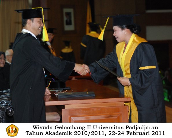 wisuda-fikom-s1-oleh-dekan-122