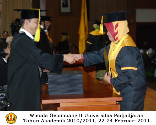 wisuda-fikom-s1-oleh-dekan-125