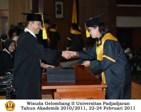 wisuda-fikom-s1-oleh-dekan-142