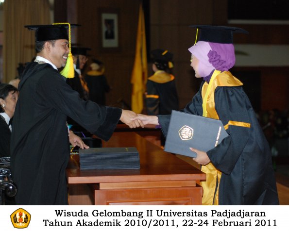 wisuda-fikom-s1-oleh-dekan-147