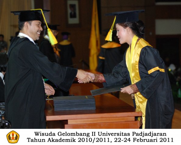 wisuda-fikom-s1-oleh-dekan-151