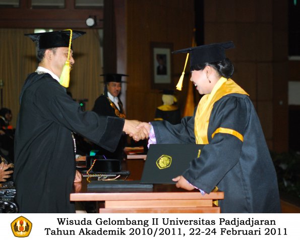 wisuda-fikom-s1-oleh-dekan-152