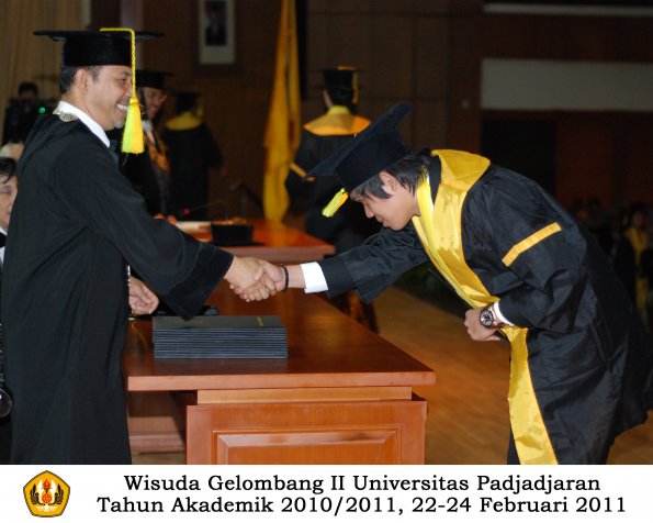 wisuda-fikom-s1-oleh-dekan-155