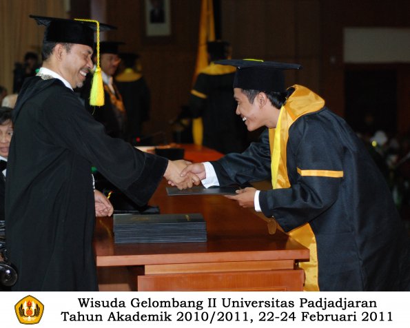 wisuda-fikom-s1-oleh-dekan-157