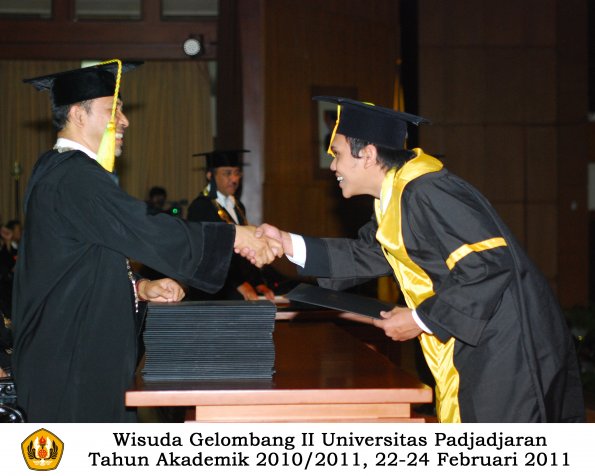 wisuda-fikom-s1-oleh-dekan-159