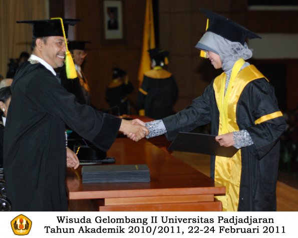 wisuda-fikom-s1-oleh-dekan-162