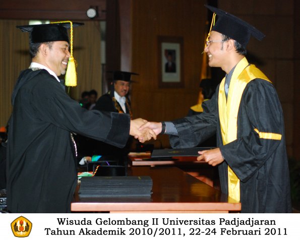 wisuda-fikom-s1-oleh-dekan-183