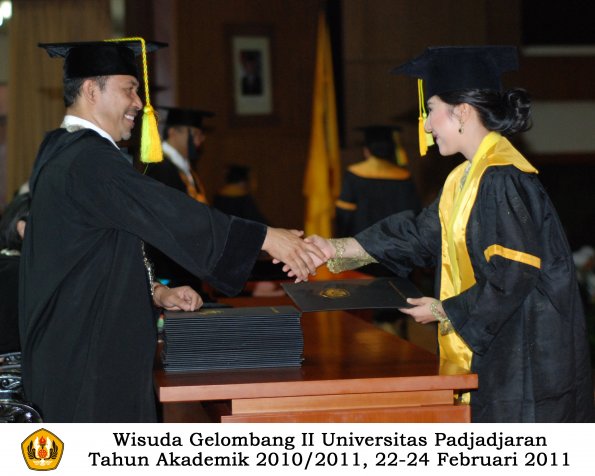 wisuda-fikom-s1-oleh-dekan-188