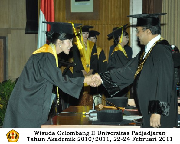 wisuda-fikom-s1-oleh-rektor-005