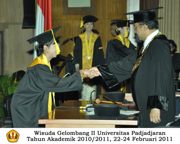 wisuda-fikom-s1-oleh-rektor-007