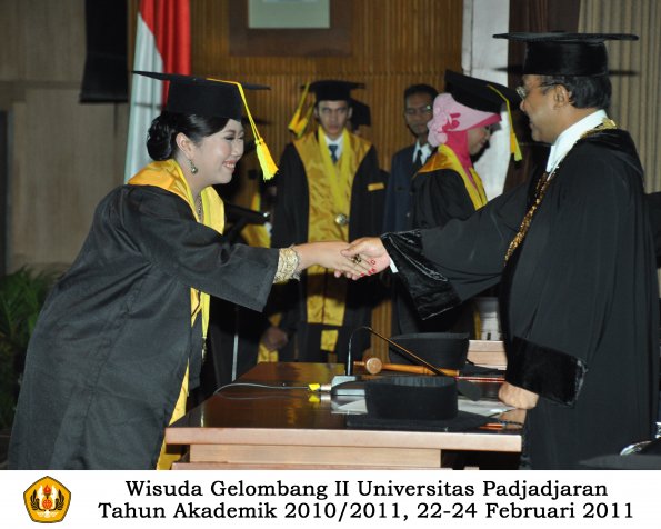 wisuda-fikom-s1-oleh-rektor-008