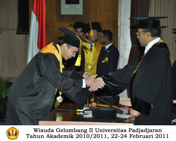 wisuda-fikom-s1-oleh-rektor-012