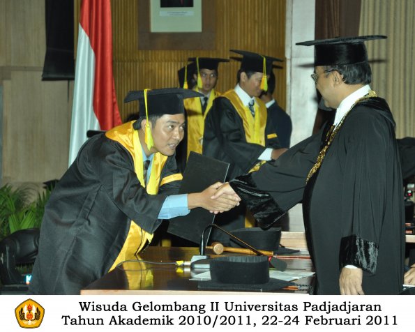 wisuda-fikom-s1-oleh-rektor-013