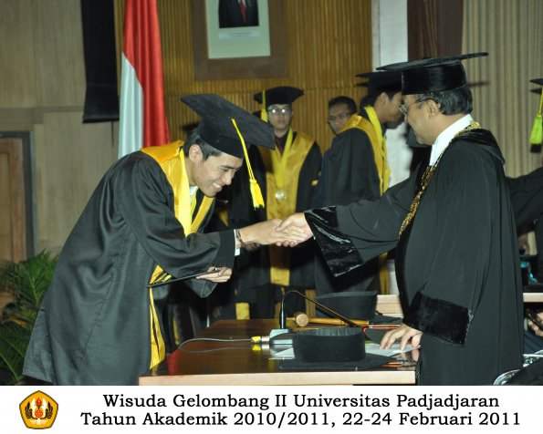 wisuda-fikom-s1-oleh-rektor-029