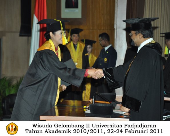 wisuda-fikom-s1-oleh-rektor-052