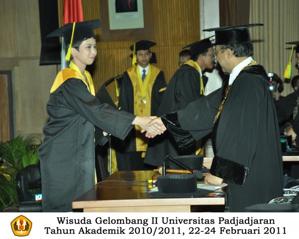 wisuda-fikom-s1-oleh-rektor-061