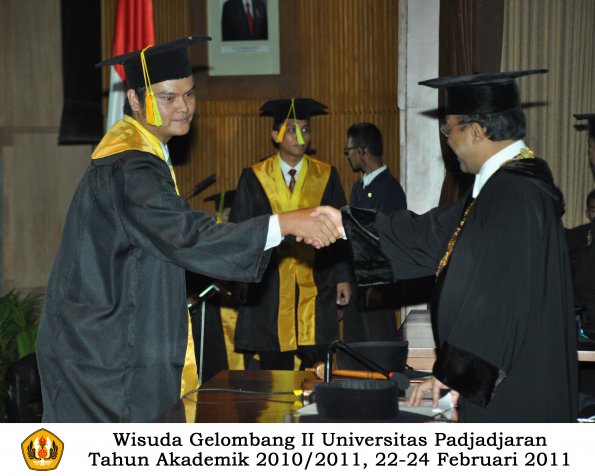 wisuda-fikom-s1-oleh-rektor-070