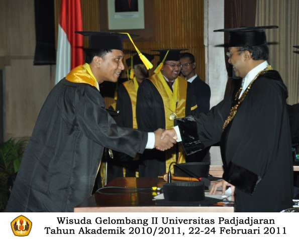 wisuda-fikom-s1-oleh-rektor-072