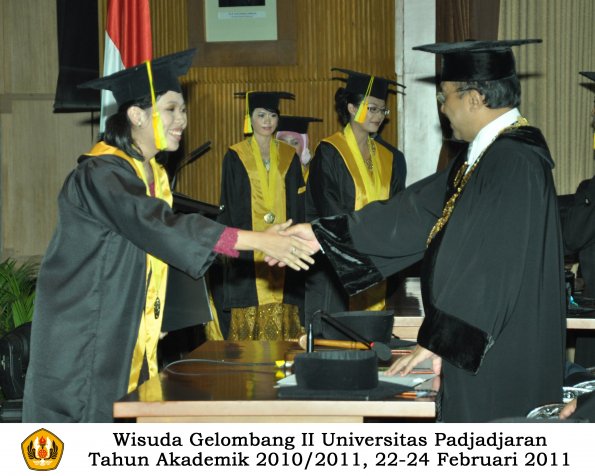 wisuda-fikom-s1-oleh-rektor-075