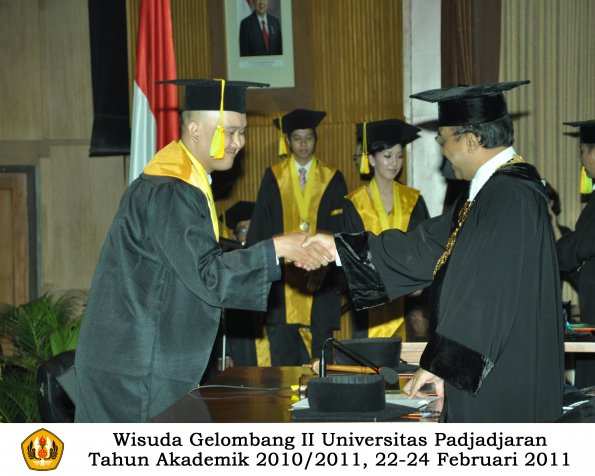 wisuda-fikom-s1-oleh-rektor-101