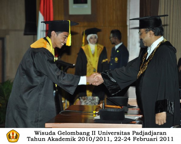 wisuda-fikom-s1-oleh-rektor-102