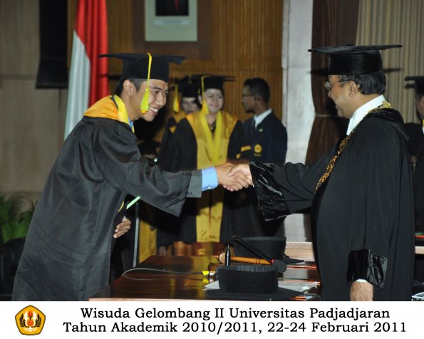 wisuda-fikom-s1-oleh-rektor-104