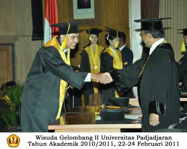 wisuda-fikom-s1-oleh-rektor-107