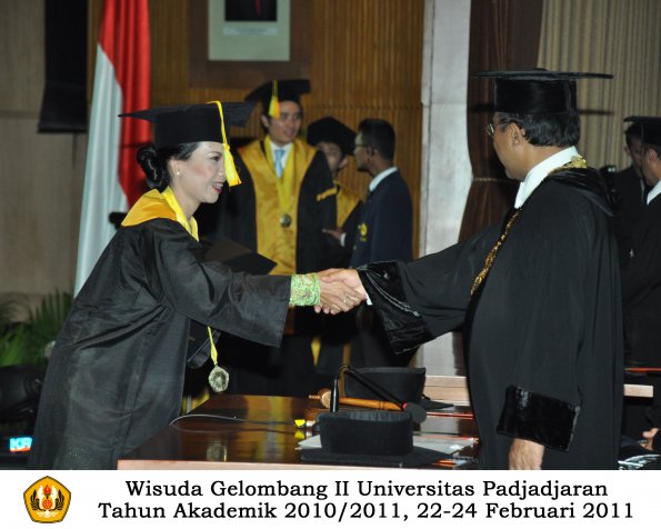 wisuda-fikom-s1-oleh-rektor-108