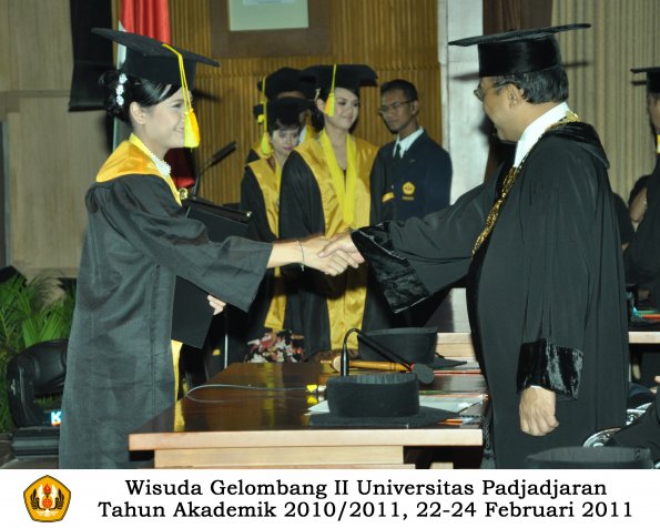 wisuda-fikom-s1-oleh-rektor-109