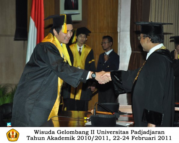 wisuda-fikom-s1-oleh-rektor-110