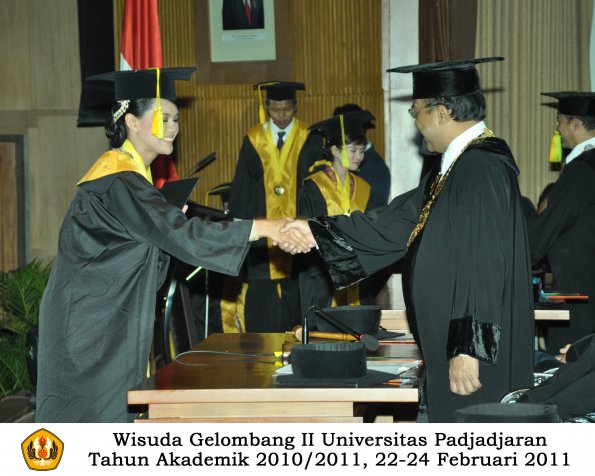 wisuda-fikom-s1-oleh-rektor-111