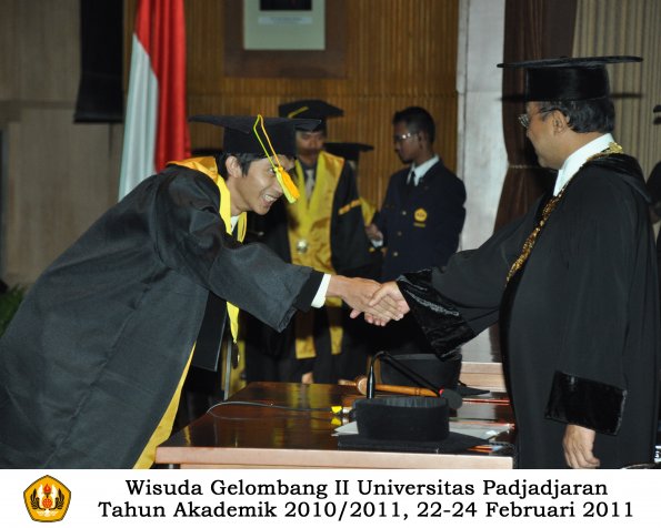 wisuda-fikom-s1-oleh-rektor-112