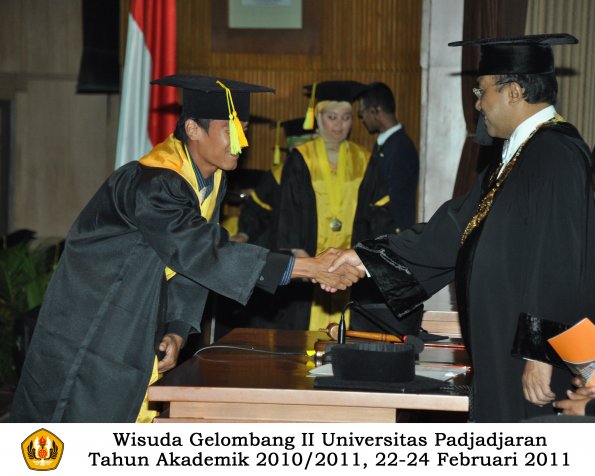 wisuda-fikom-s1-oleh-rektor-114