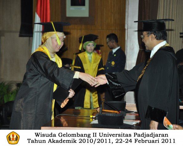 wisuda-fikom-s1-oleh-rektor-116