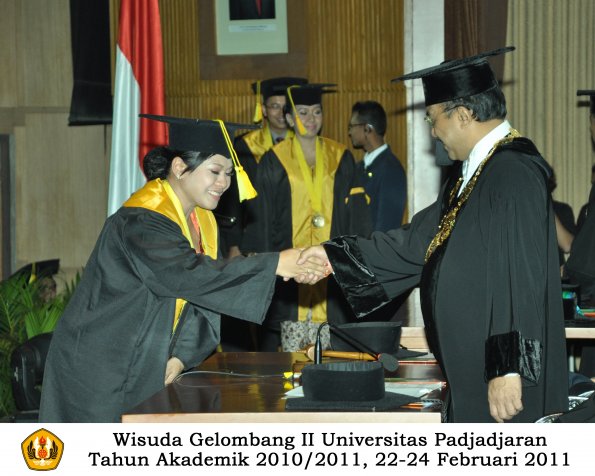 wisuda-fikom-s1-oleh-rektor-117