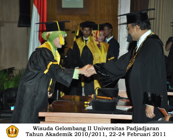 wisuda-fikom-s1-oleh-rektor-118