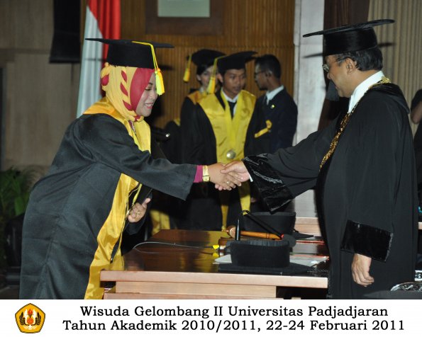 wisuda-fikom-s1-oleh-rektor-120