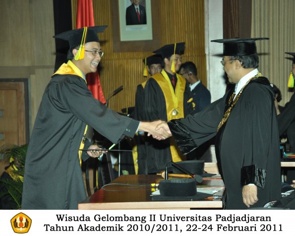 wisuda-fikom-s1-oleh-rektor-121