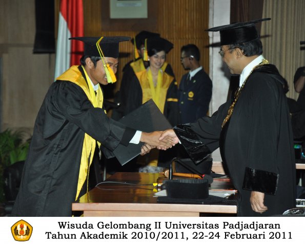 wisuda-fikom-s1-oleh-rektor-122