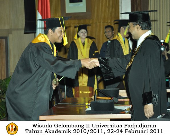 wisuda-fikom-s1-oleh-rektor-123