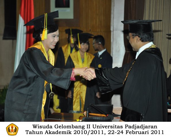 wisuda-fikom-s1-oleh-rektor-124